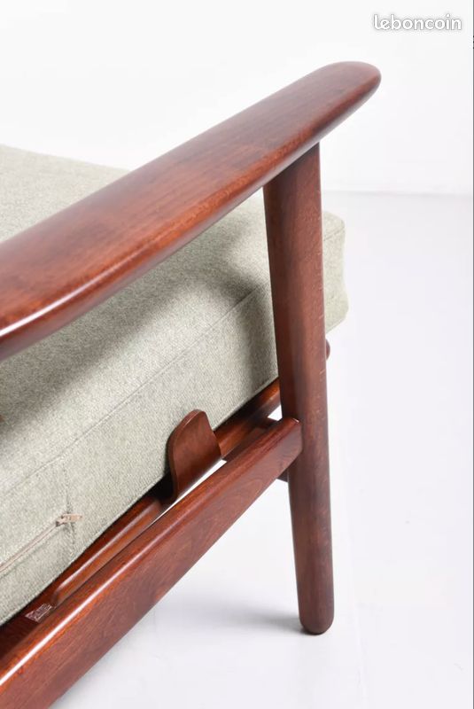 Canapé, 2 places gris et bois du célèbre designer danois Hans J.Wegner H67 x L126 x P75 (image 10)