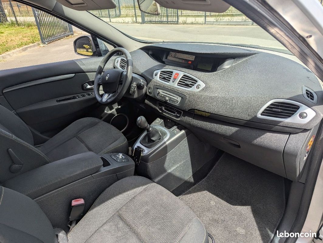 Renault SCENIC III 1.5 DCI 105CH AUTHENTIQUE (image 2)