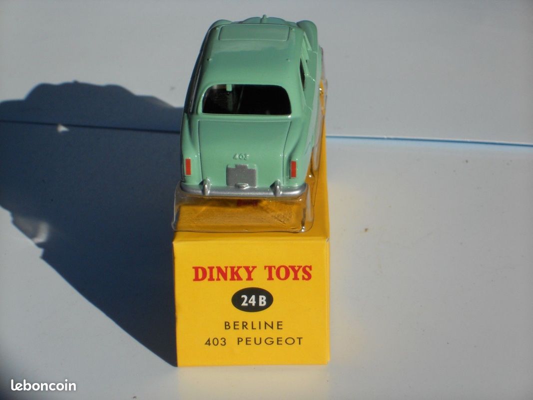 DINKY TOYS ATLAS PEUGEOT 403 NOIRE version sans glace 1/43 REF 24B IN BOX DINKY TOYS ATLAS PEUGEOT 403 NOIRE version sans glace 1/43 REF 24B IN BOX