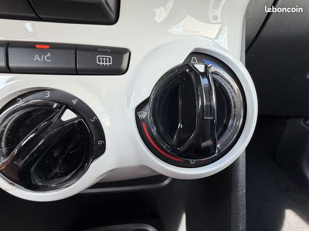 Peugeot 208 1.2 PURETECH 68CH LIKE 5P (image 28)
