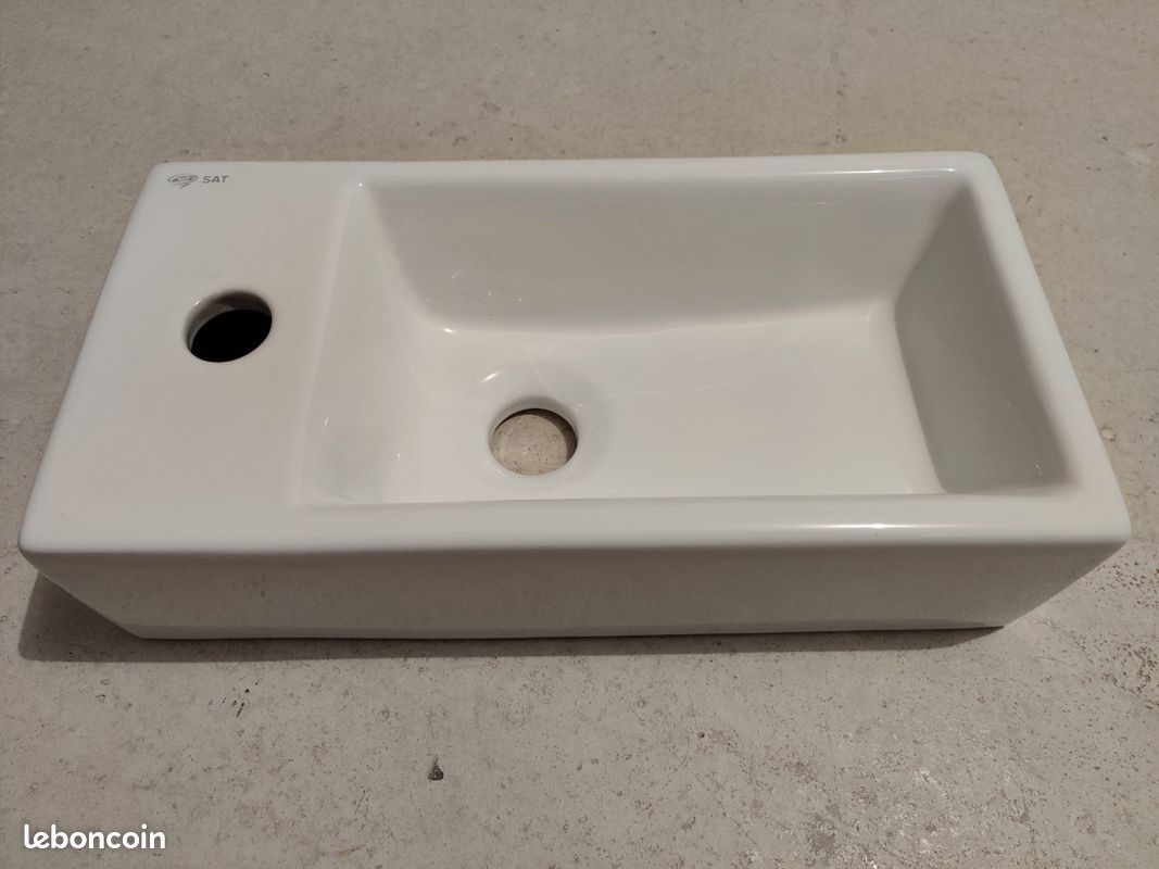 Lave mains suspendu céramique + siphon chromé (image 1)