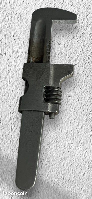 Clé à Molette Ancienne – Signée WAKEFIELD WRENCH USA – Vintage
