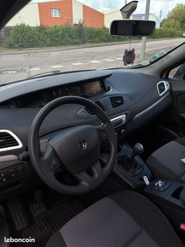 Renault Grand Scenic III phase 3 - 1.5 dCi 110ch - 2015 (image 4)