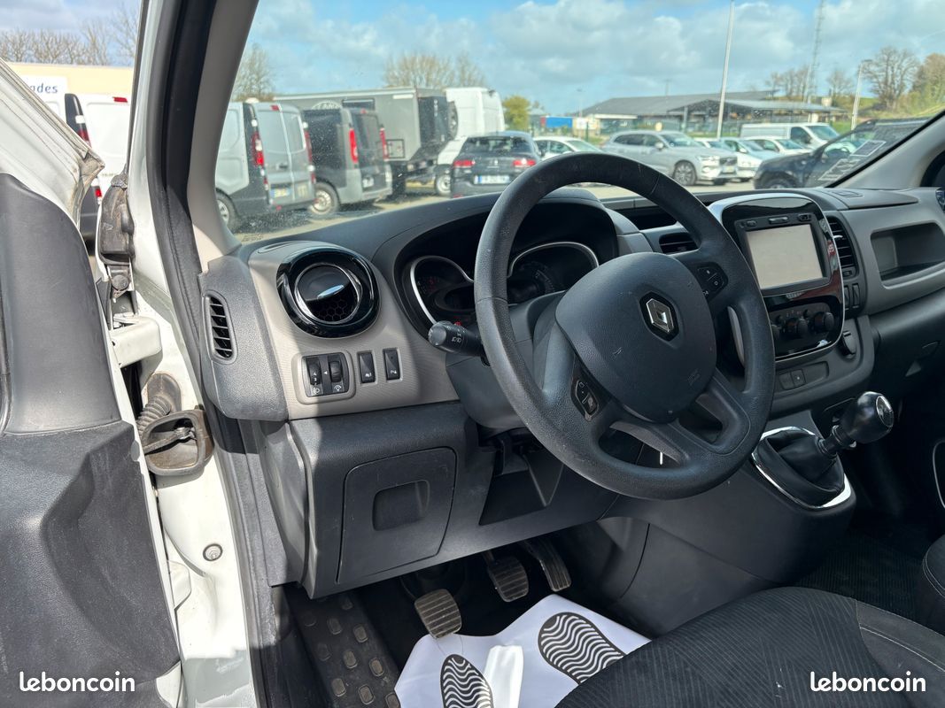 RENAULT Trafic 3 1.6 dci 120 cv L1H1 TVA RÉCUPÉRABLE (image 5)