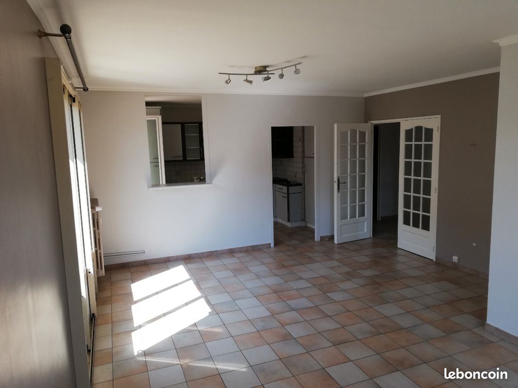 Appartement 3 pièces 71 m² · à Saint-Étienne · 71 m² · 650 €