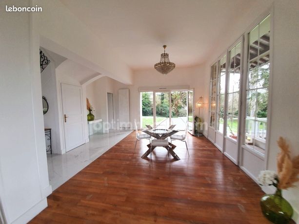 Villa 8 pièces 220 m²