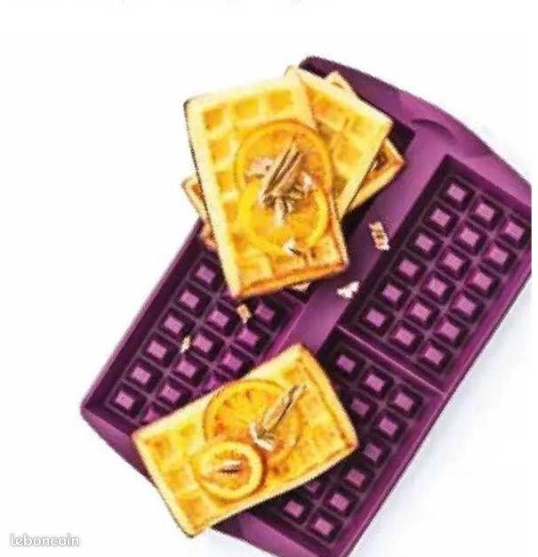 Moule à Gaufres Tupperware 4 Parts En Silicone – Comme Neuf, Couleur Marron