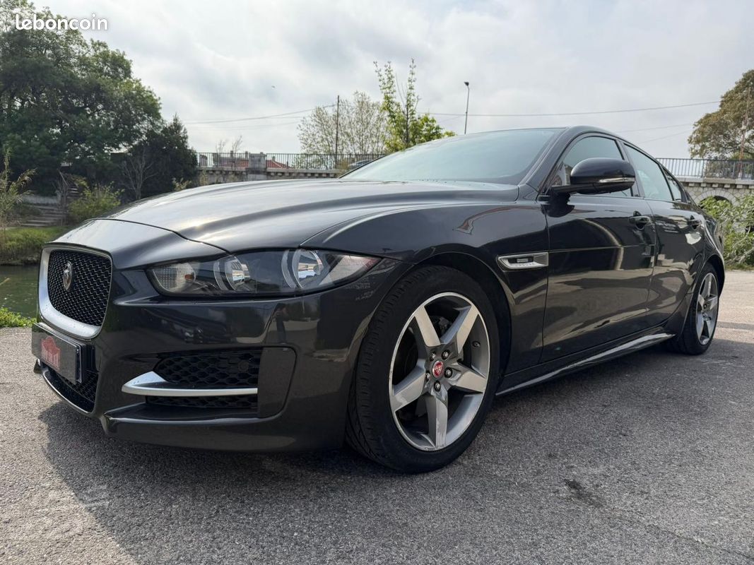 JAGUAR XE 2.0 D - 180 - BVA - AWD BERLINE R-Sport PHASE 1 (image 8)