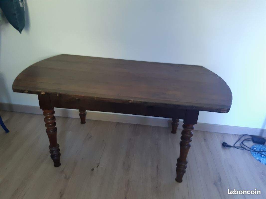 Table en bois massif (image 1)
