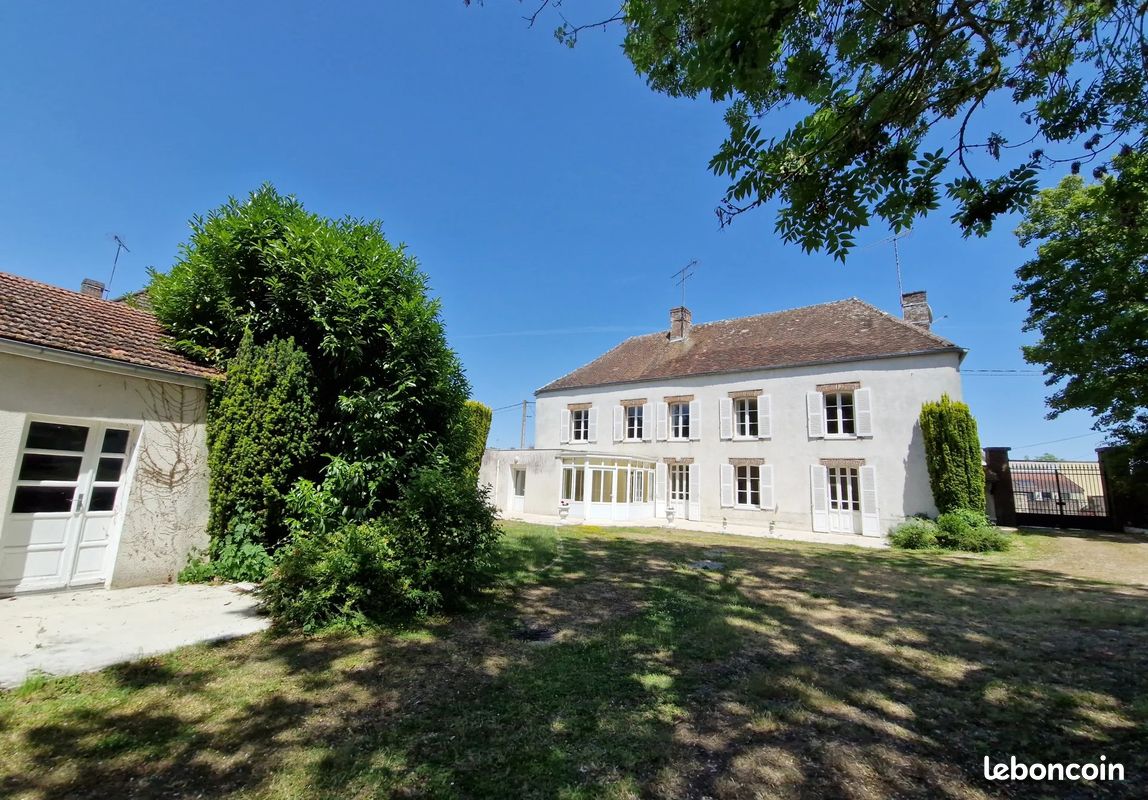 Maison 230 m² · à Marigny-le-Châtel · 230 m² · 262 400 €
