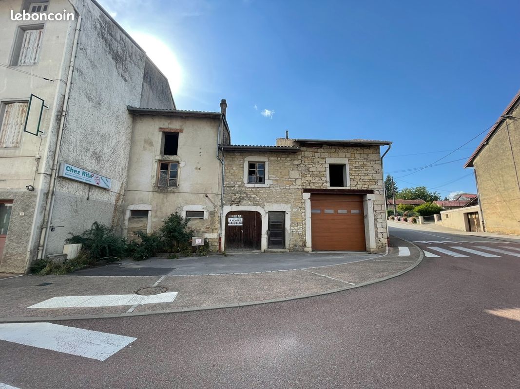 Maison 3 pièces 450 m² · à Hautecourt-Romanèche · 450 m² · 120 000 €