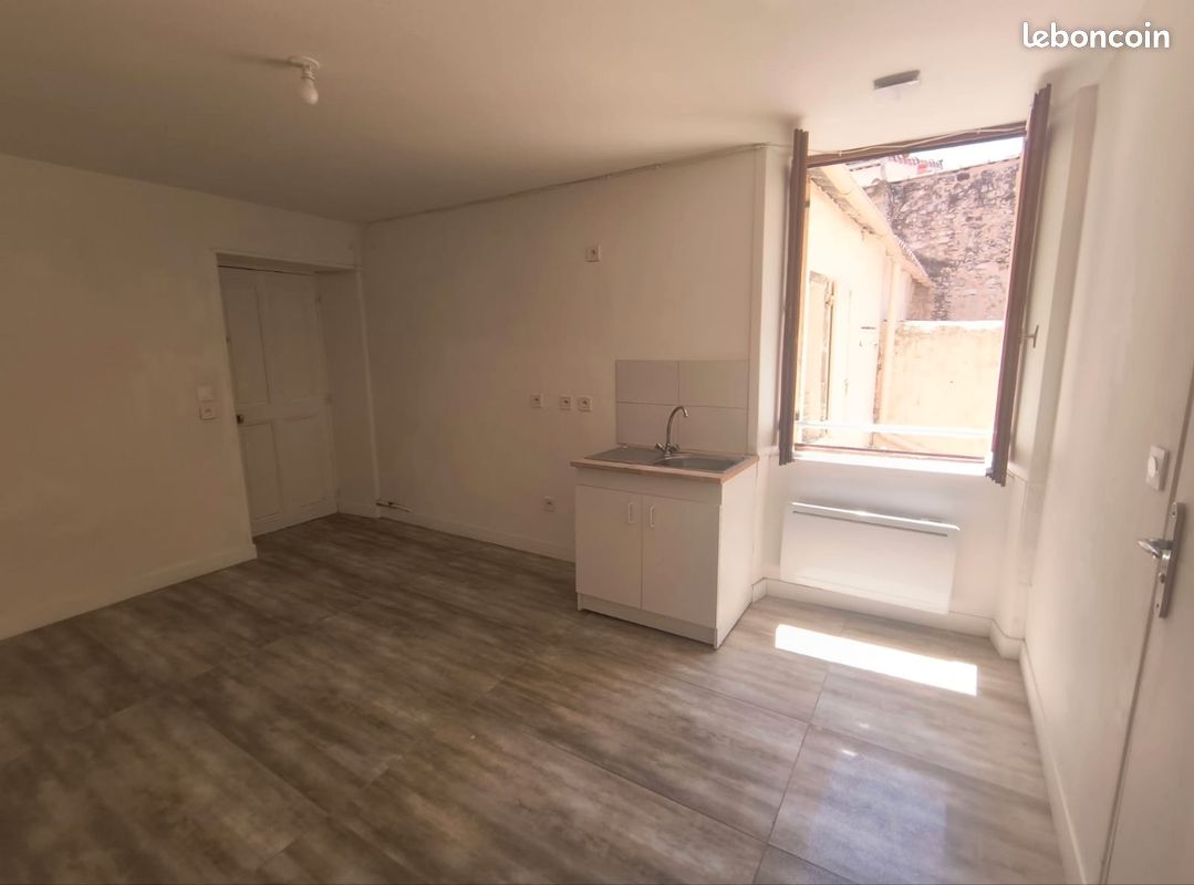 Appartement 1 pièce 18 m² · à Châteaurenard · 18 m² · 400 €/mois