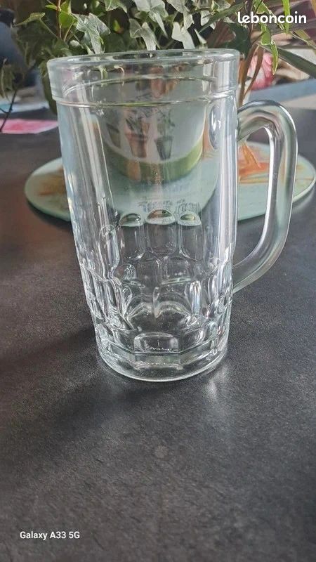 Chope à bière en verre (image 2)