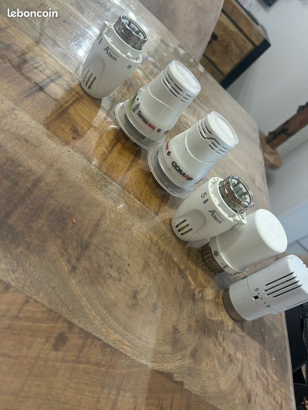 Lot têtes thermostatiques (image 1)