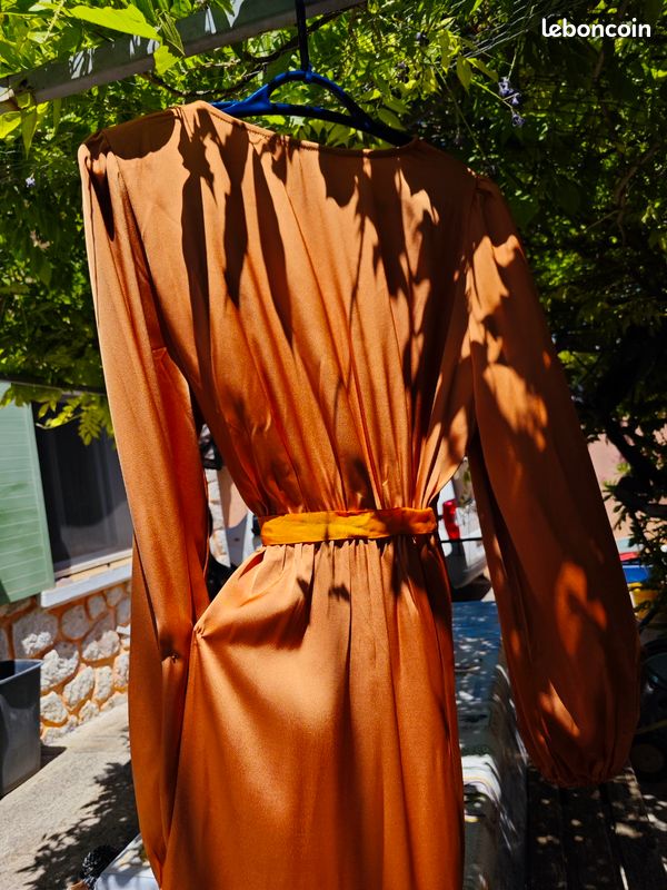 Robe soirée terracotta effet satiné (image 3)