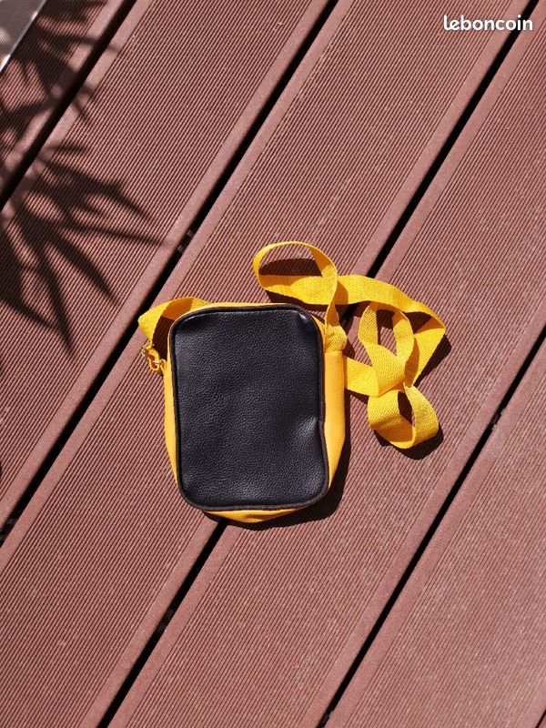 Sacoche jaune et noir très bon etat (image 2)