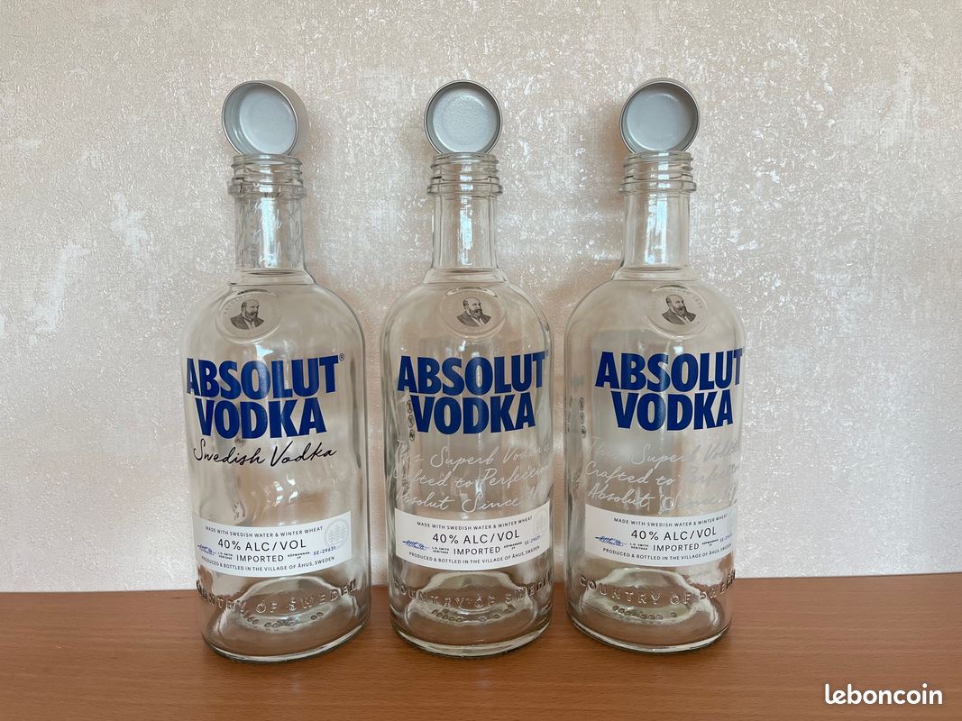 Lot 3 Bouteilles vides Sweden Vodka Absolut, bouchon solide à visser d'origine - Mariage, Banquet, Bar, Soirée privée, Décoration, Vitrine; Carafe & Pichet Restaurant; Photophore (image 1)