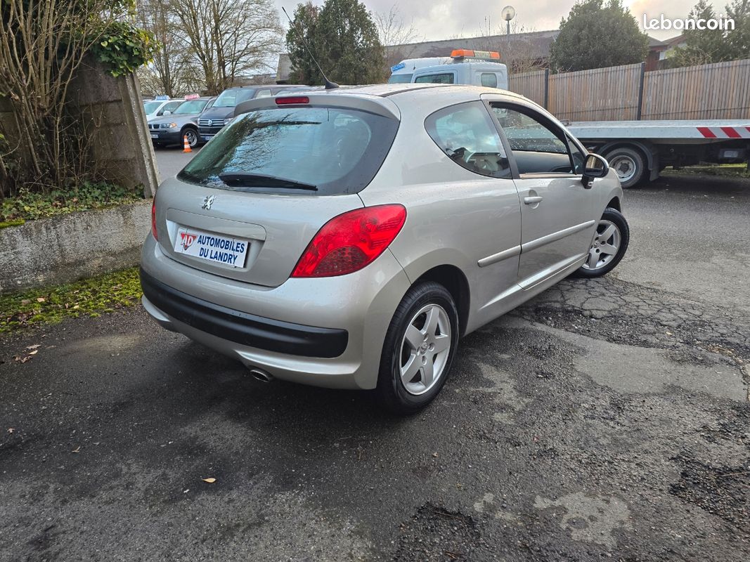 Peugeot 207 1.4 l 16 v 95 cv 79000 km (image 3)
