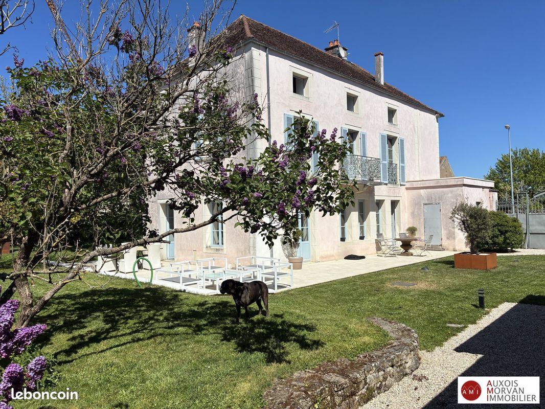 Maison 8 pièces 308 m² (image 2)