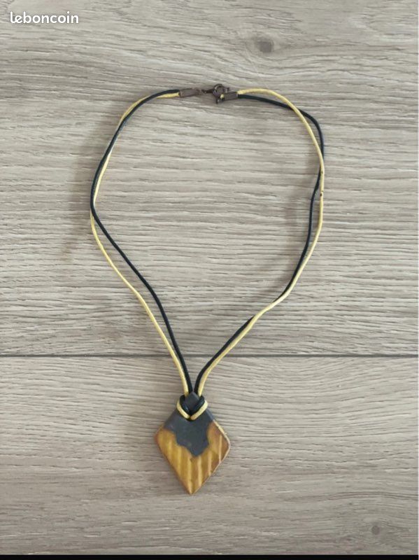 Collier en terre cuite (image 1)