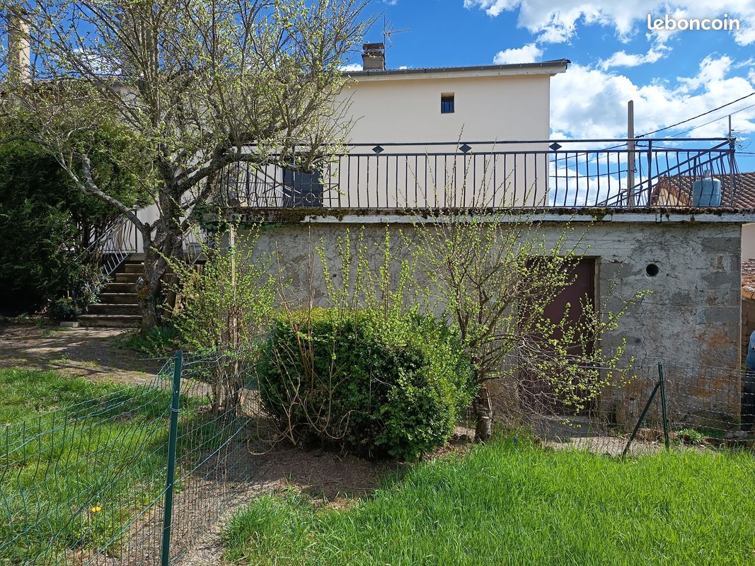 Maison 7 pièces 183 m² · à Usson-en-Forez · 183 m² · 180 000 €