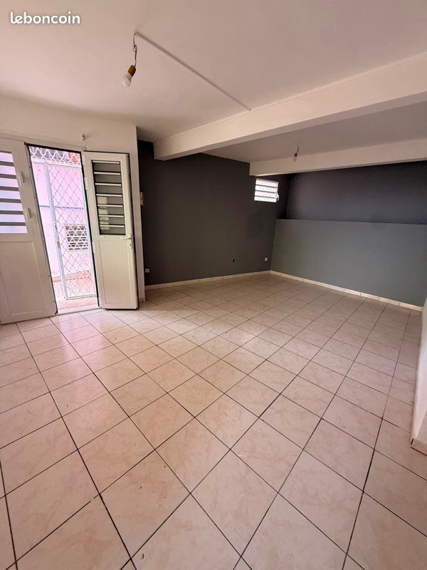 Appartement 3 pièces 69 m² · à Fort-de-France · 69 m² · 750 €