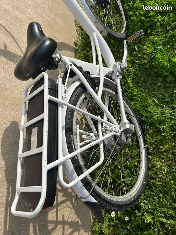 Vélo de ville électrique entièrement reconditionné (image 5)