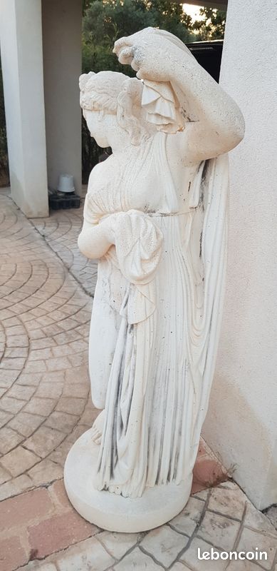 Statue en pierre (image 1)