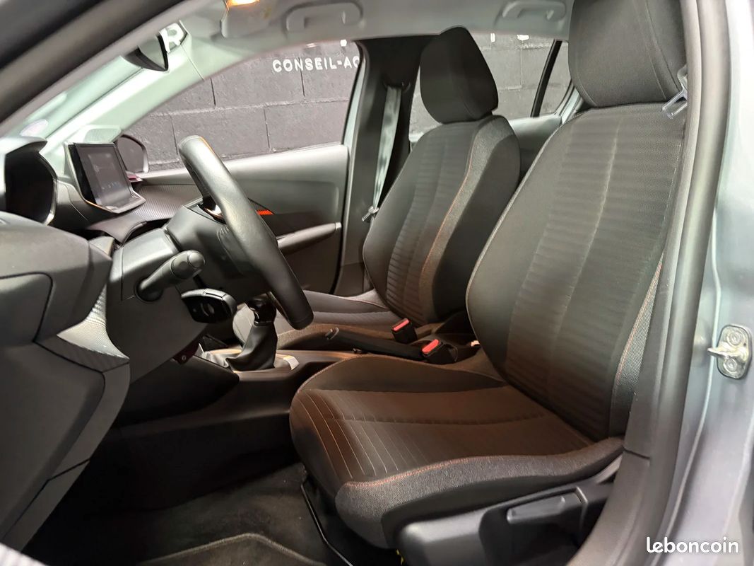 Peugeot 208 1.2 75i STYLE / DISTRIBUTION OK / ENTRETIEN PEUGEOT / BATTERIE NEUVE (image 12)