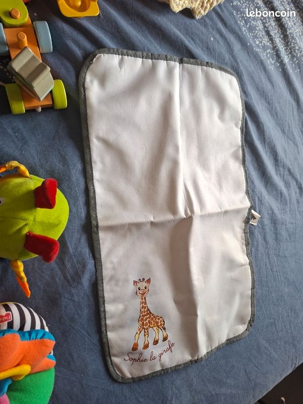 Lot de hochets, jouets pour bébé et accessoires de puériculture (image 6)