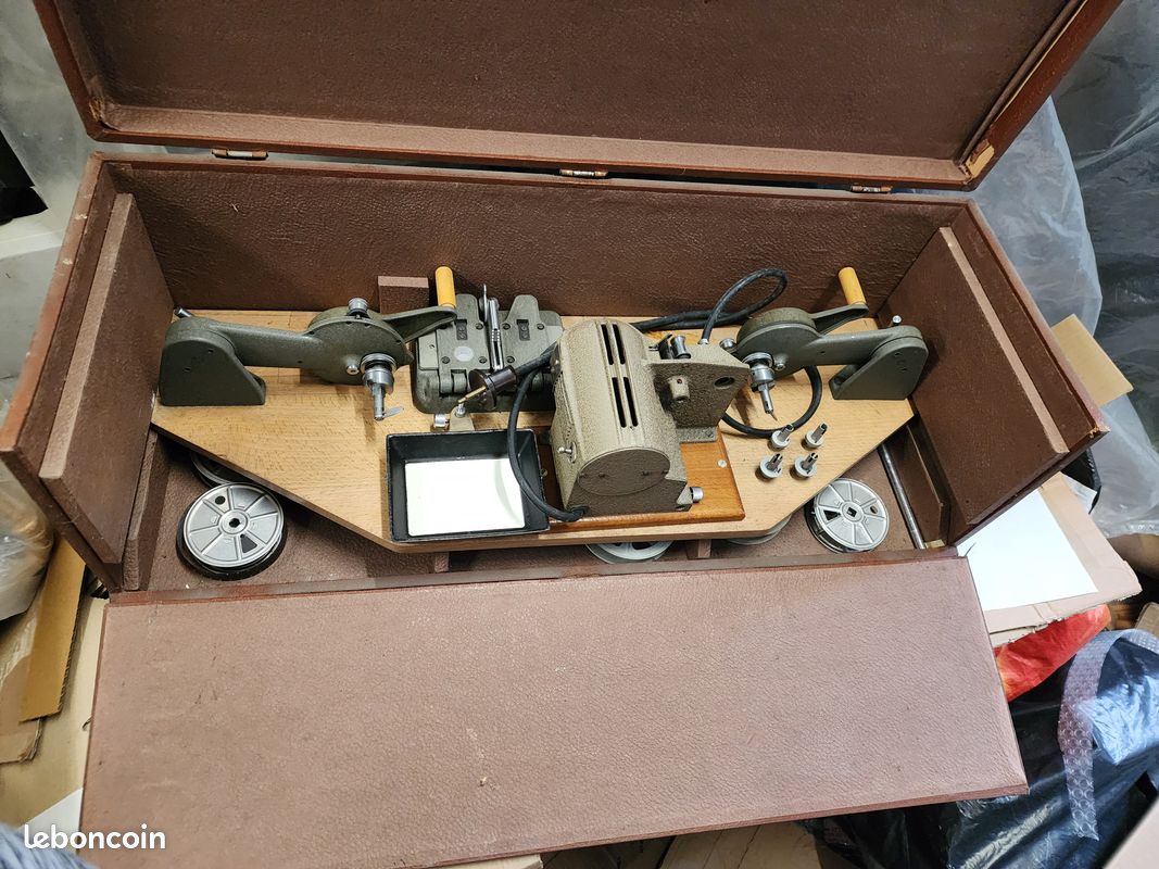 Banc de montage colleuse Arguet 8mm Super 8 en superbe mallette petits rangements (image 2)
