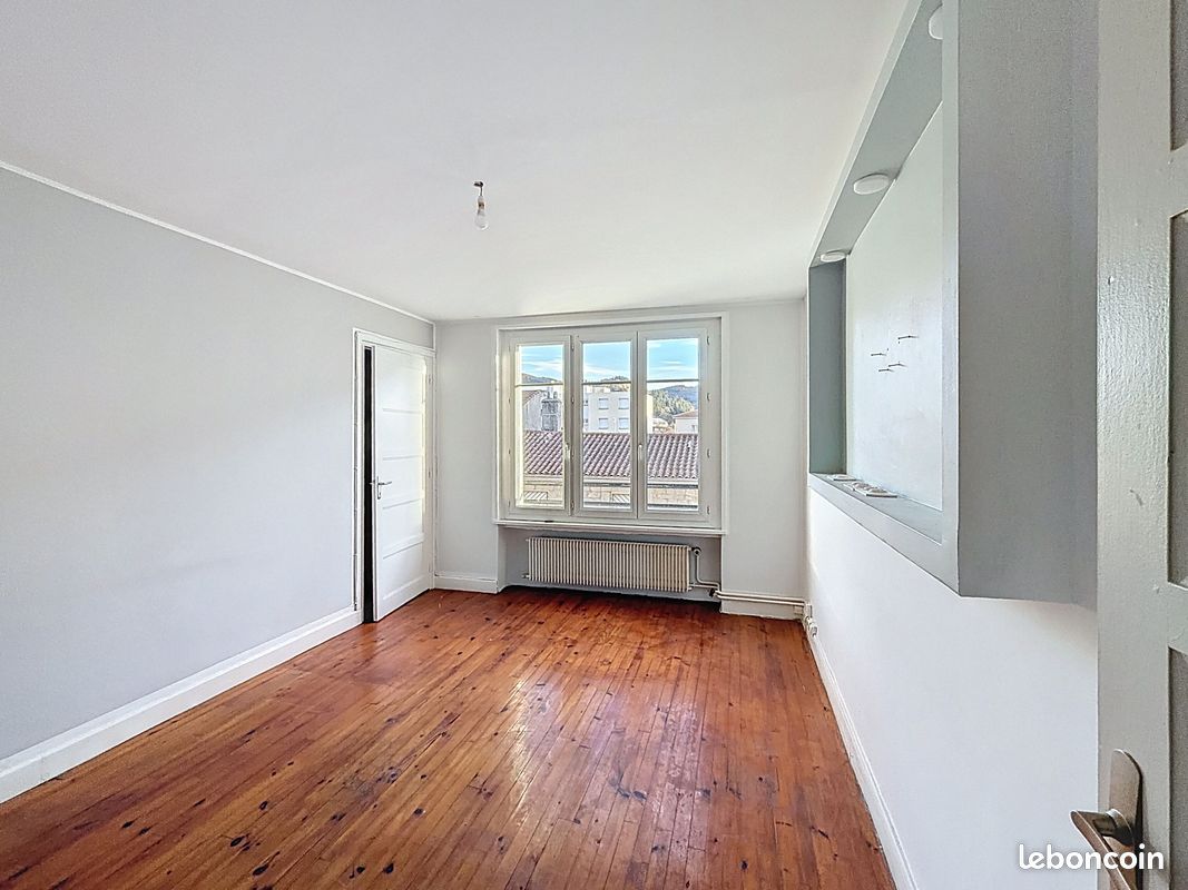 Appartement 2 pièces 46 m² · à Le Chambon-Feugerolles · 46 m² · 44 000 €