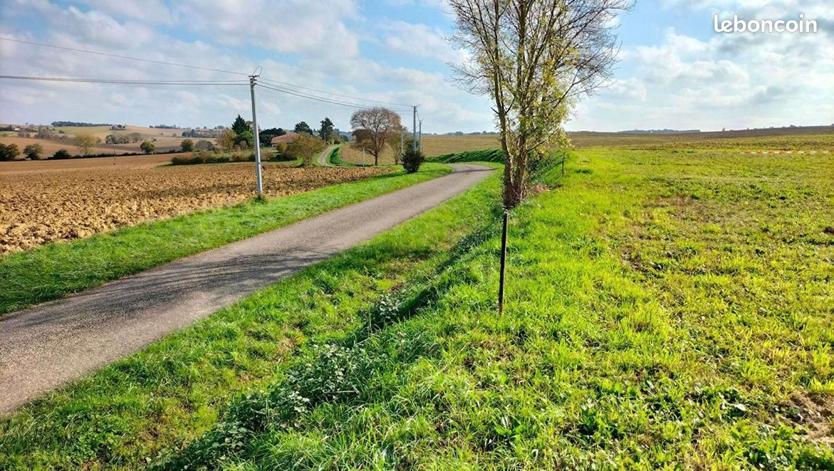 Terrain 1 989 m² Fleurance · 29 000 €