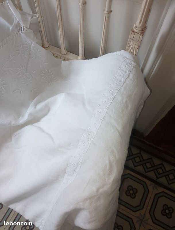 Drap ancien coton , brodé (image 2)
