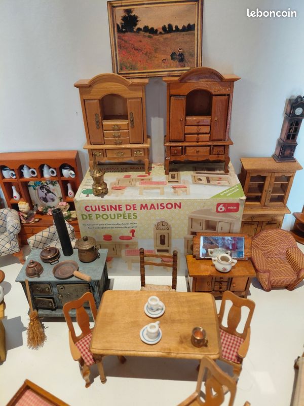 Lot De Meubles Miniatures Anciens En Bois – Pour Maison De Poupée