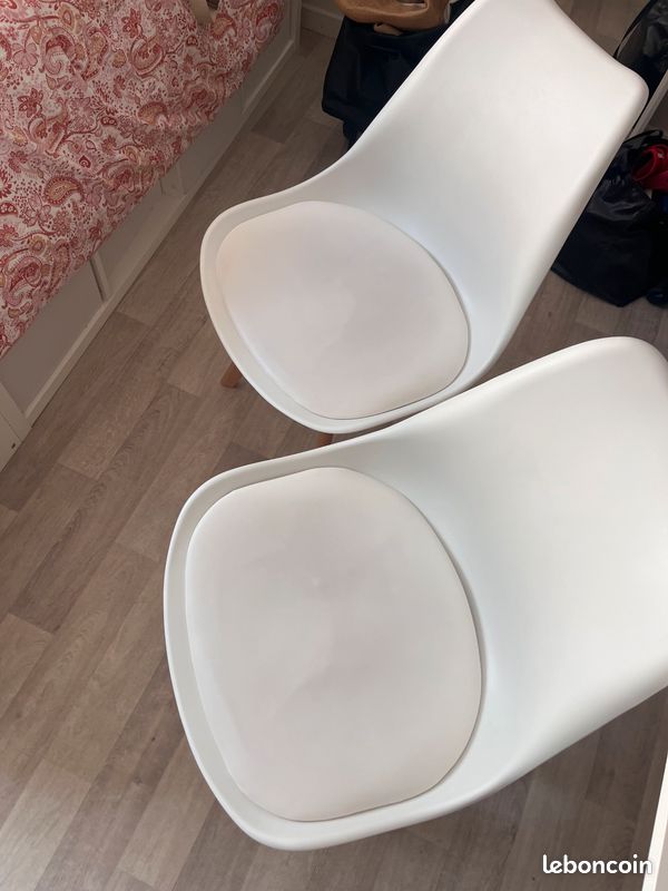 2 chaises blanches (image 2)