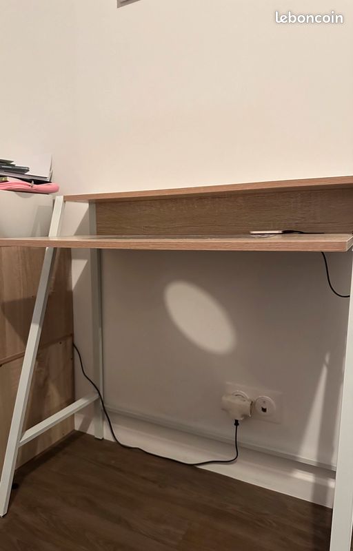 Bureau (image 1)