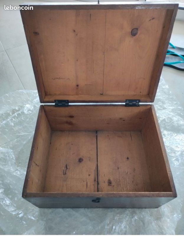 Coffre en bois ancien (image 3)