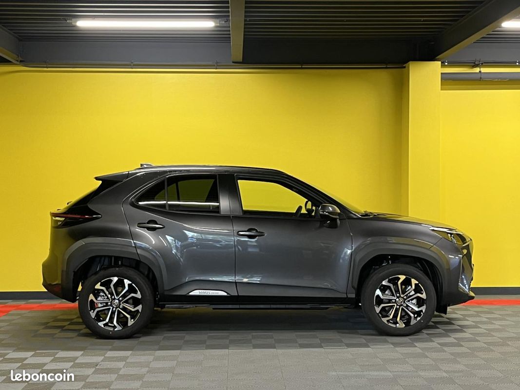 TOYOTA YARIS CROSS Hybrid 130h - BV CVT AWD-i 4X4 Design pack cargo (image 4)