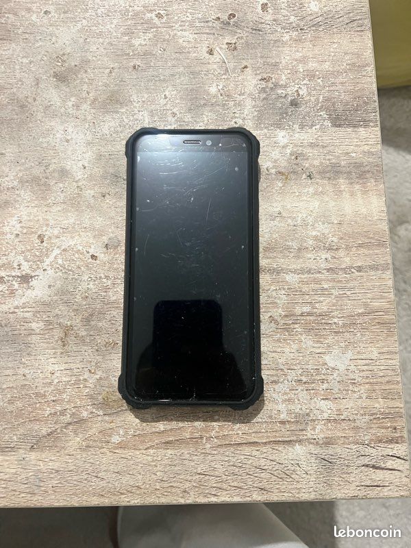Téléphone solide (image 1)