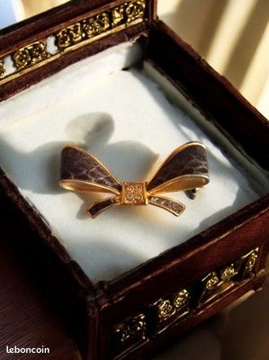 Broche Fantaisie Vintage En Métal Doré - Élégance Intemporelle - Occasion En Bon état