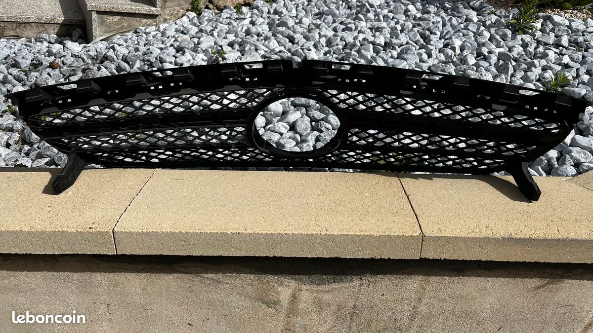 Grille de calandre Mercedes Classe A W176 (image 3)