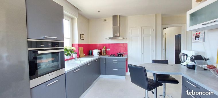 Studio 6 pièces 123 m²