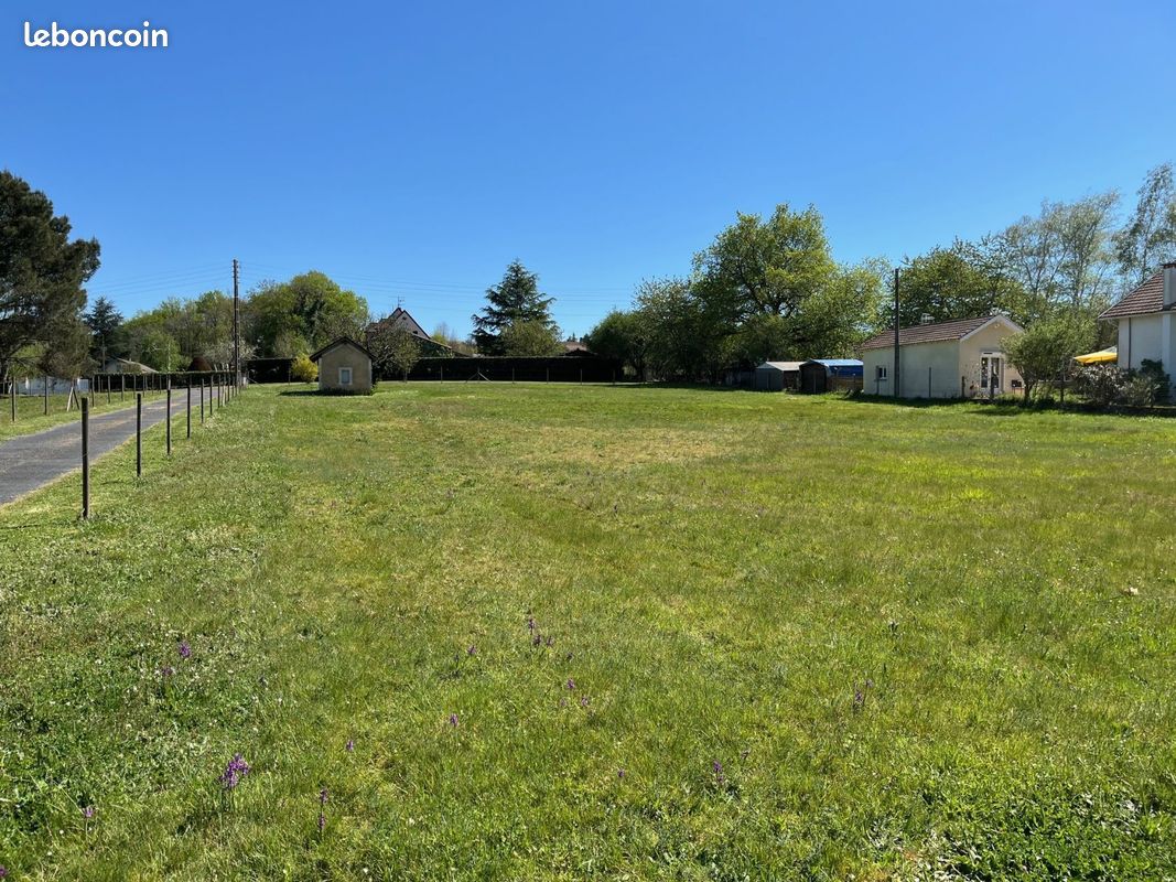 Terrain à bâtir de 2520 m² à MUSSIDAN (24) · 52 000 €