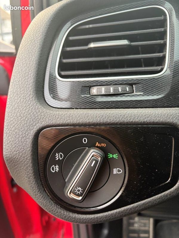 VOLKSWAGEN GOLF VII GTI 2.0 220ch / CarPlay sans fil / Bluetooth / 5 portes / Radars / AutoHold / Feux automatiques (image 8)