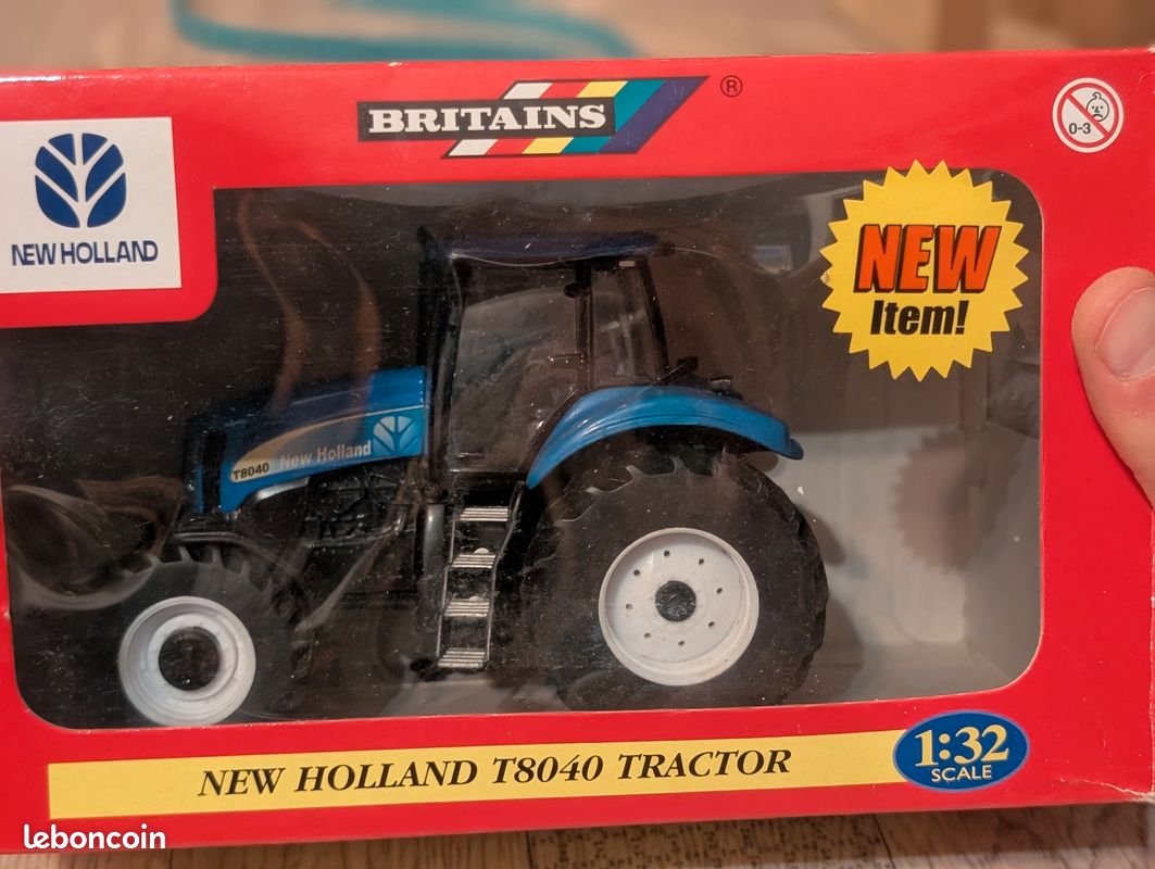 Tracteur miniature BRITAINS ERTL — NEW HOLLAND T8040 (1/32) (image 1)