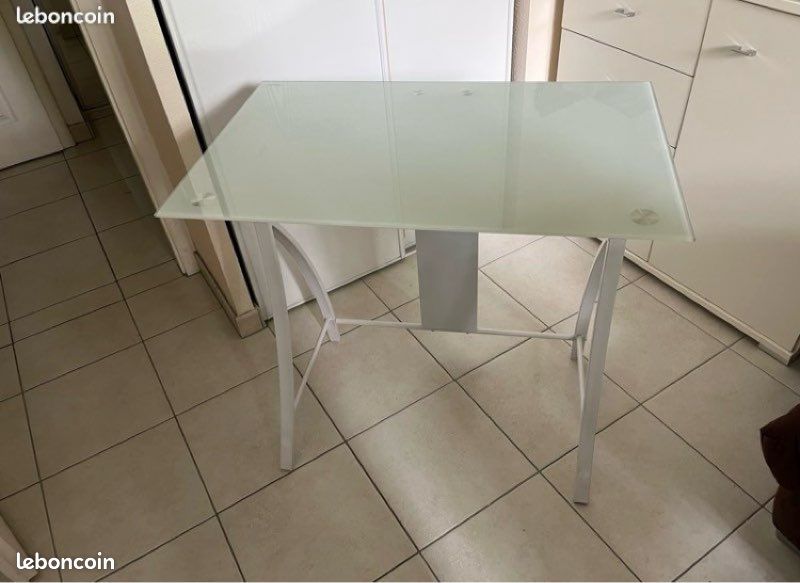Petit bureau en verre (image 2)
