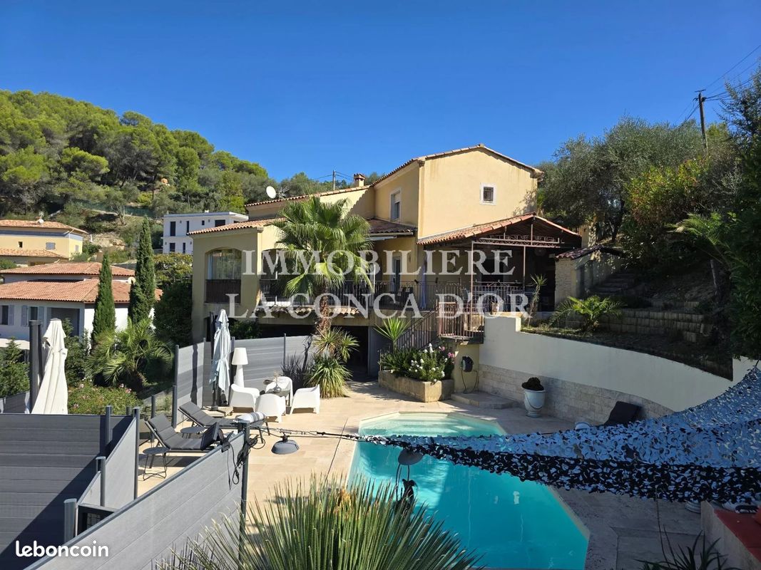 Maison 6 pièces 200 m² · à Tourrette-Levens · 200 m² · 899 000 €