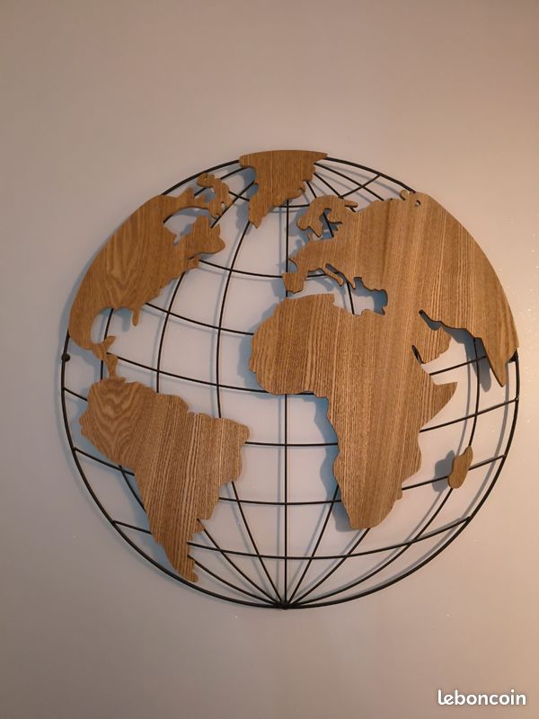 Tableau mapmonde en bois et fer (image 1)