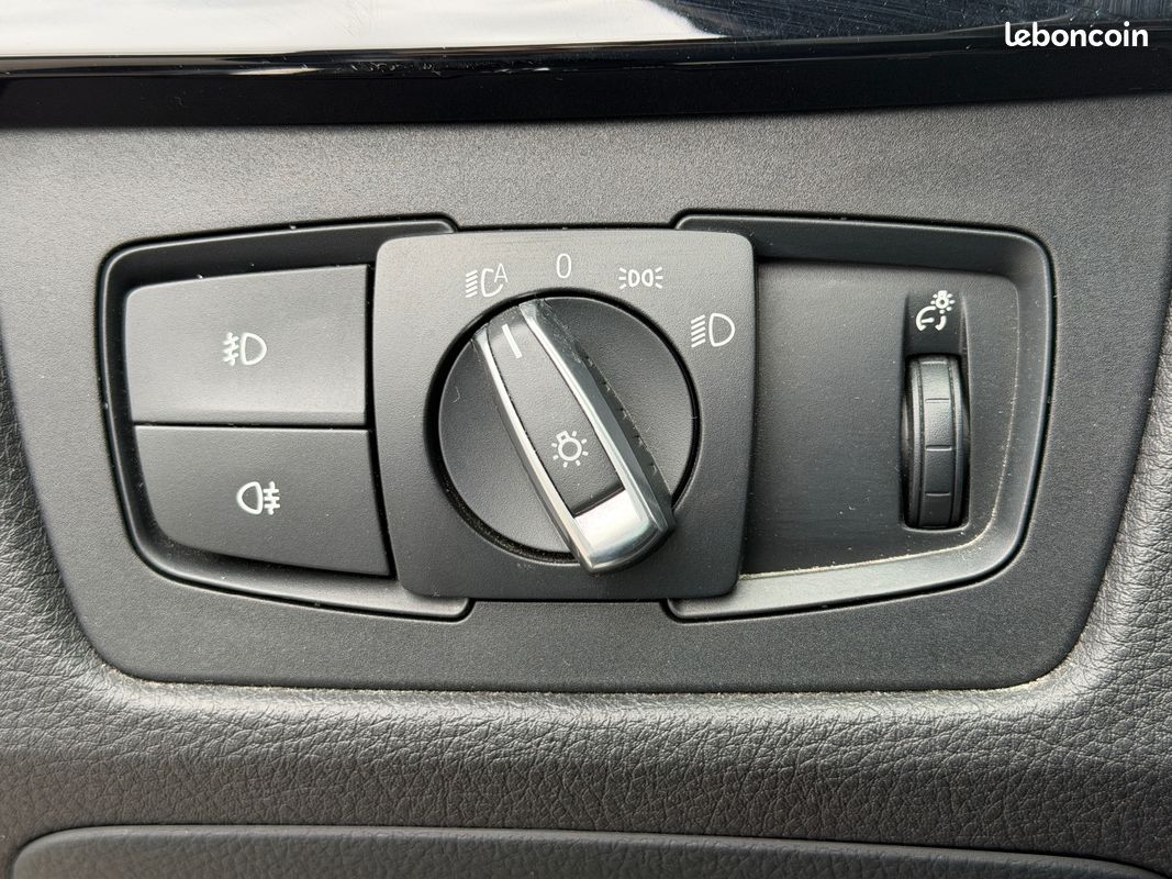 BMW SERIE 3 F30 LCI 318i 2.0L 136 ch M Sport A / TOIT OUVRANT / CUIR / TETE HAUTE (image 40)
